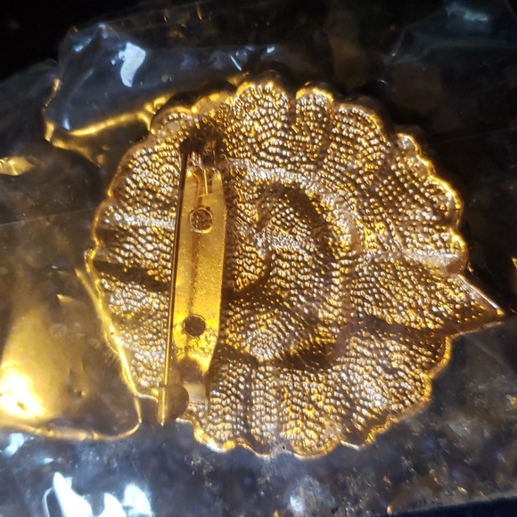 Remembrance Day pin - Picture 3 of 3